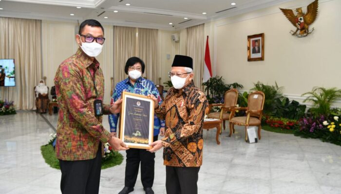 Catat Sejarah! PLN Bersama Dirutnya Raih 15 Proper Emas dan CEO Green Leadership Utama dari KLHK