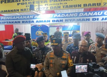 Jelang Malam Pergantian Tahun, Kapolda Sumbar Tinjau Pospam Nataru Pantai Padang