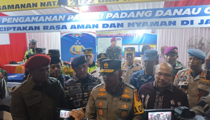 Jelang Malam Pergantian Tahun, Kapolda Sumbar Tinjau Pospam Nataru Pantai Padang