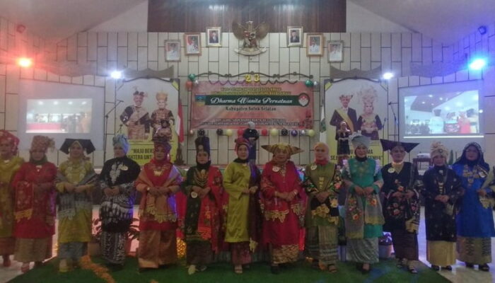 Peringati HUT Dharma Wanita Ke-23, Solok Selatan Hadirkan Fashion Show Baju Kurung Basiba