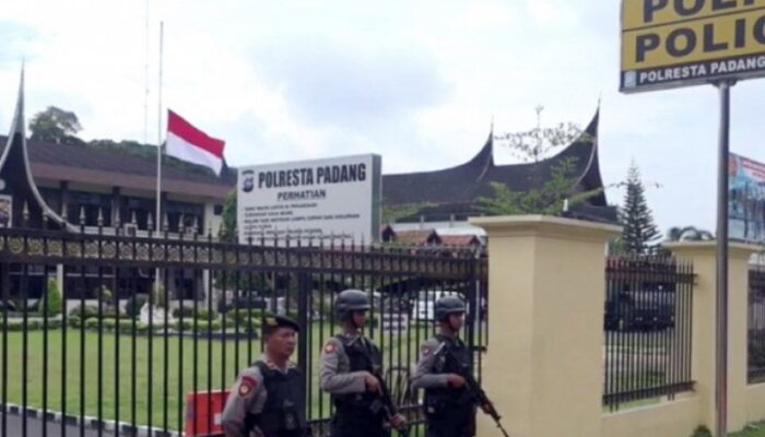 Pengamanan Mako Polresta Padang Diperketat
