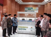 Baznas Padang Pariaman Salurkan Zakat, Bupati Suhatri Bur: Optimis Mustahik Ini Akan Jadi Muzakki Tahun Depan
