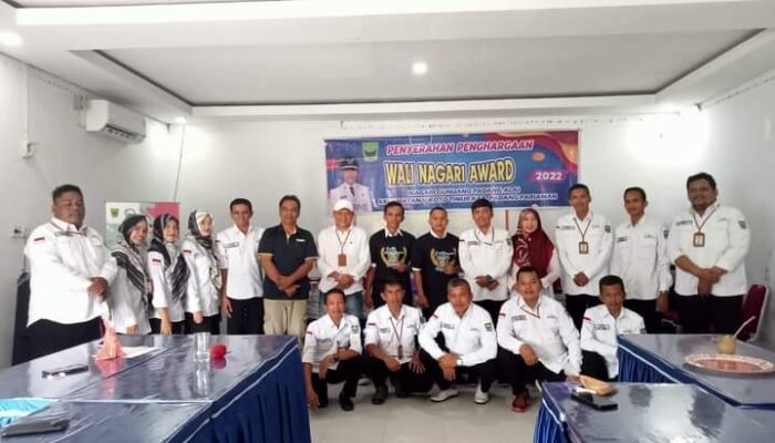Wali Nagari Gunuang Padang Alai Beri Penghargaan Pada Perangkat Nagari