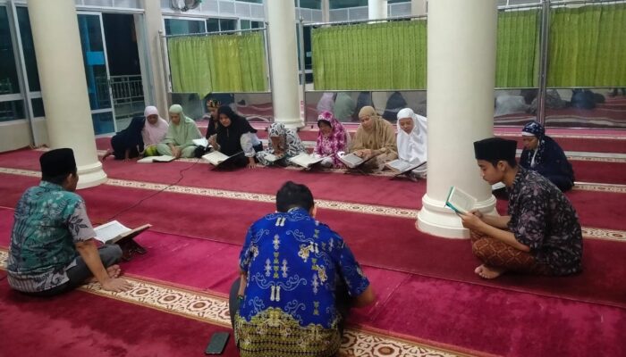 Guru MDTA Desa Sikapak Timur Belajar Tahsin Al-Qur’an