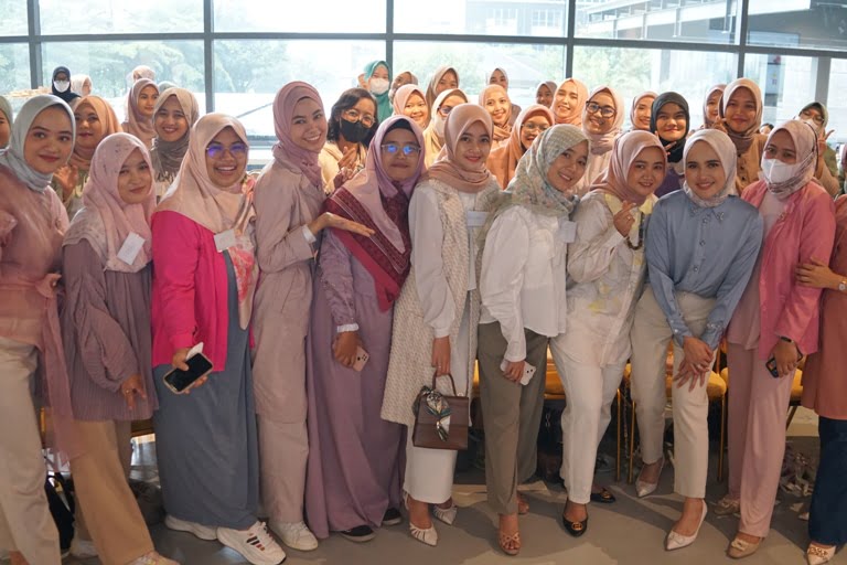 Sesi Inspiring Talkshow bersama Nur Asia Uno (tokoh penggiat pemberdayaan perempuan dan Penasihat Dharma Wanita Persatuan Kementerian Pariwisata dan Ekonomi Kreatif RI) di acara Women's Space, Jakarta, Sabtu (28/1). IST