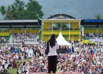 Ribuan Warga Solok Selatan Hadiri Tabligh Akbar Gus Miftah di GOR Rimbo Tangah