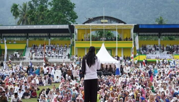 Ribuan Warga Solok Selatan Hadiri Tabligh Akbar Gus Miftah di GOR Rimbo Tangah