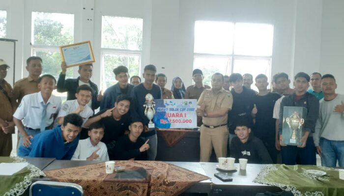 Guntal FC Terima Bonus Juara Bupati Solok Cup 2022, Camat Yance: Ini Prestasi Luar Biasa!