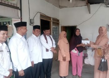 Dharma Wanita Persatuan Kanwil Kemenag Sumbar Berbagi Sembako