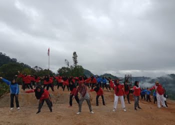 Ratusan Kaum Ibu Nagari Pasie Laweh Senam Bertamasya di Objek Wisata Pintu Angin Palupuh Agam