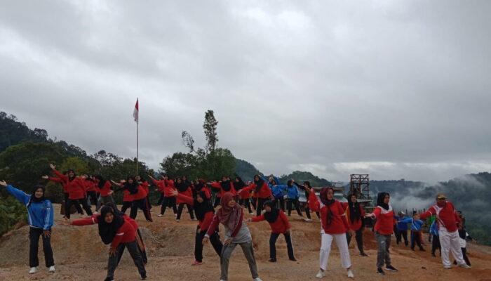 Ratusan Kaum Ibu Nagari Pasie Laweh Senam Bertamasya di Objek Wisata Pintu Angin Palupuh Agam