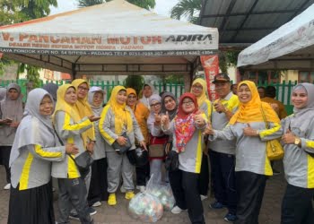 Pasukan Kuning Abu-abu MTsN 4 Padang Meriahkan Gerak Jalan Kerukunan Kankemenag Padang