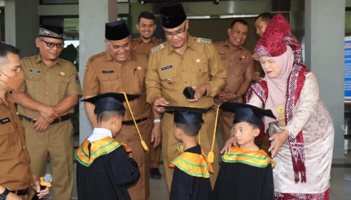 Pejabat Wako Payakumbuh Rida Ananda Lepas Pawai Khatam Al-Qur’an SDN 17 Payakumbuh