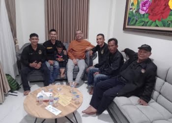 Dukung Kegiatan Mikek Basamo, Riza Falepi Jamu Penghobi Burung Kutilang di Kediamanya