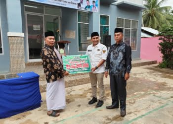 Anggota Dewan Sumbar Firdaus Berikan Bantuan ke beberapa Ponpes di Padang Pariaman