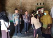 Wali Nagari Tiku V Jorong Didampingi Kepala Puskesmas Muaro Putuih Survei Balita Beresiko Stunting