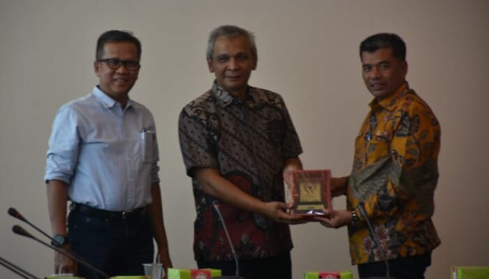 Berkunjung ke Riau, Manajemen Semen Padang Silaturahmi dengan Pemerintah Daerah