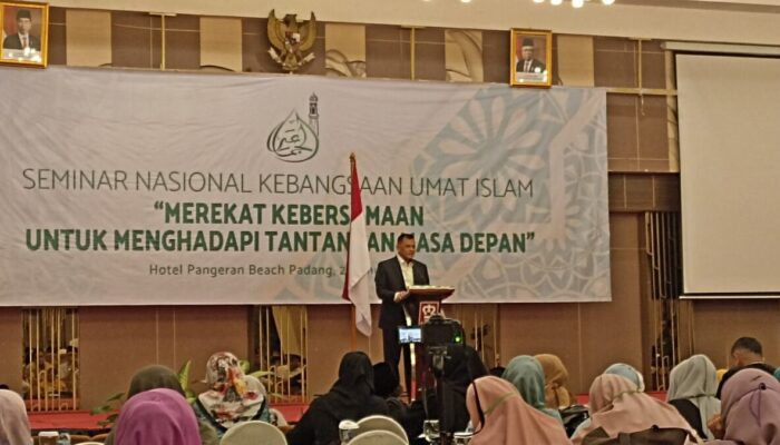 Tampil Seminar Kebangsaan di Padang, Gatot Nurmantyo: Ulama Bersatu Kunci Bangsa Ini Bisa Tegak!