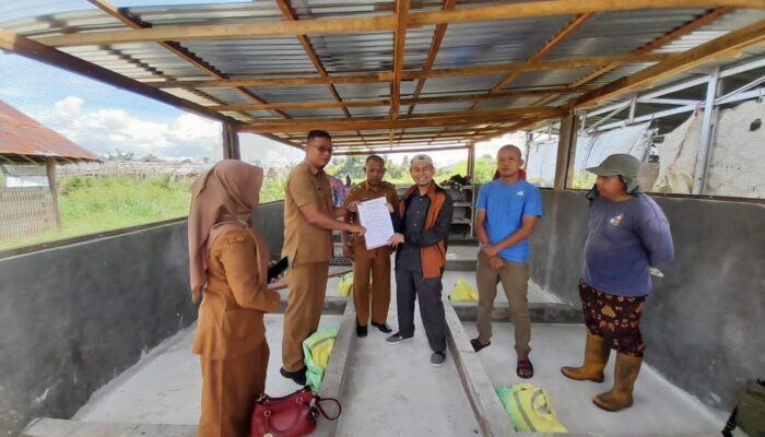 Anggota Dewan Ibnu Asis Bantu Pembangunan Dua Unit Rumah Maggot di MKS