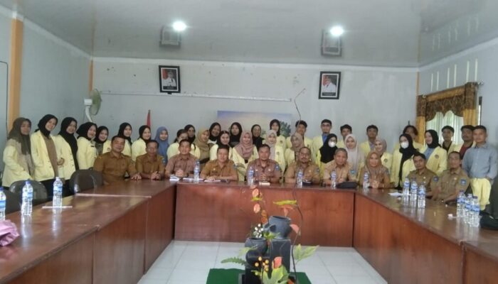 Desa Santur Terima Lima Mahasiswa UNP KKN