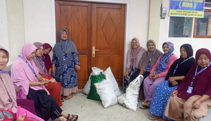 BSU Sarasah Manca Koto Gaek Guguk Hasilkan Pundi-Pundi Rupiah dari Botol Bekas