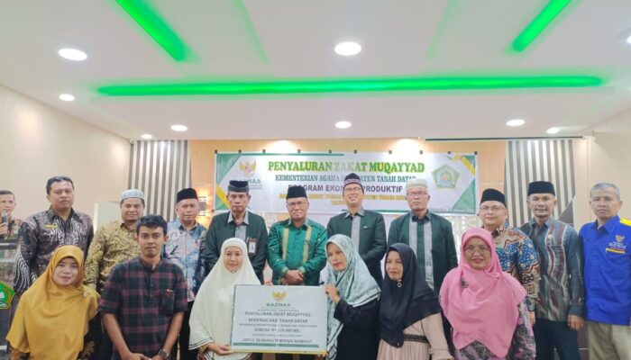 BAZ Tanah Datar Salurkan Bantuan Zakat Muqayyad