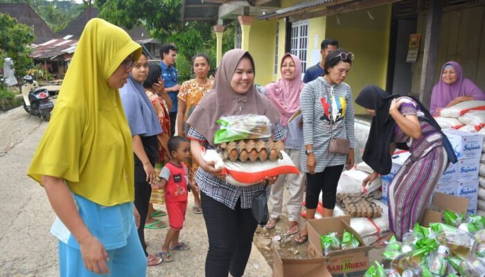 Banjir Batu Busuk, PT Semen Padang Kirim Bantuan 89 Paket Sembako