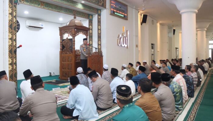 Salat Jumat di Masjid Raya Nurul Iman, Ini Pesan Kapolda!