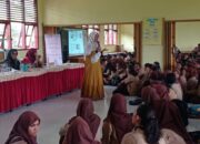 Kampanyekan Usia Perkawinan Ideal, Tim FK Unand Edukasi Siswa SMAN 2 Sipora