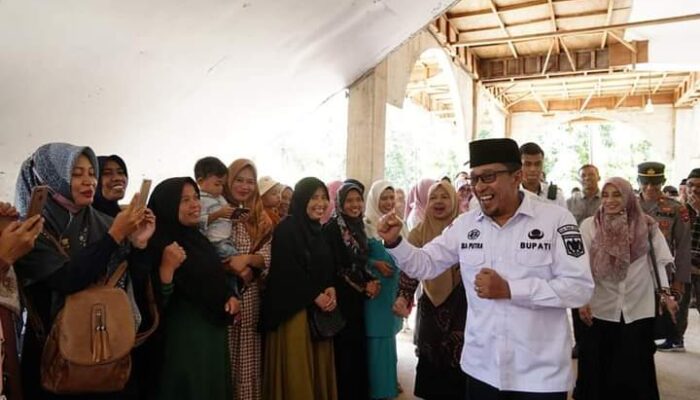 Resmikan Kampung KB Nagari Rambatan, Bupati Eka Putra Optimis Nagari Lainnya Menyusul