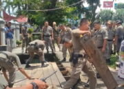 Pol PP Akhirnya Bongkar Paksa Bangunan PKL di Fasum Depan BKKBN dan Pool ANS Padang