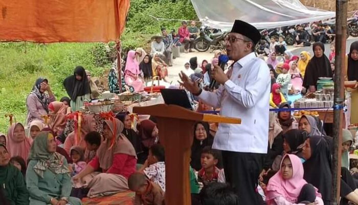 Jalan Menuju Padang Laweh Diaspal, Warga Jorong Cubadak Randah Terima Kasih Pada Bupati Eka Putra