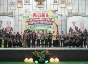 Kepala SMP se-Sumbar Puji Program Bupati Khairunas Bagikan Seragam Gratis ke Siswa di Solok Selatan