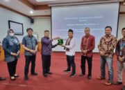 Tokoh Penggerak Ekonomi Syariah, Wahyu Purnama Terima Penghargaan KDEKS Sumbar