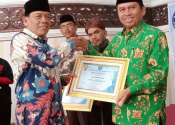 Edy Oktafiandi Kakankemenag Padang Terima Penghargaan Anti Narkoba