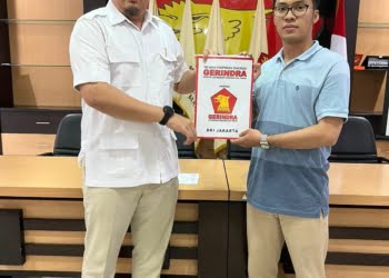 Braditi Moulevey Kembalikan Formulir Pendaftaran Caleg Gerindra