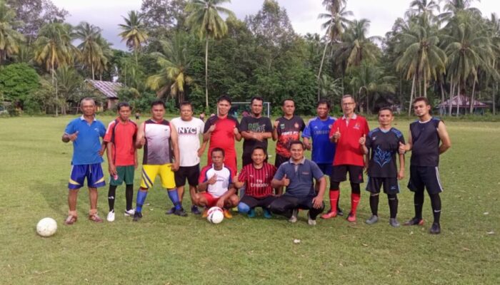 Legenda Pesepak Bola Kecamatan VII Koto Bentuk Tim U45 Plus dan Gelar Laga Silaturahmi