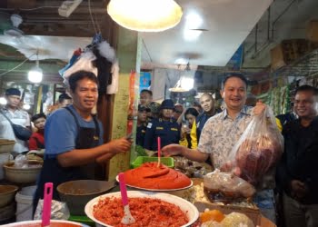 Sidak di Pasar Raya Padang, Wamendag Temukan Minyakita Dijual di Atas HET