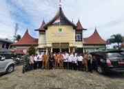 Camat V Koto Kampung Dalam Lantik Bamus Nagari Campago Selatan, Barat dan Sikucua Tengah