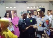 Program Jumat Curhat, Zamri Sujud Syukur Saat Rumahnya Diterangi Listrik Berkat Bantuan Kapolres Pariaman