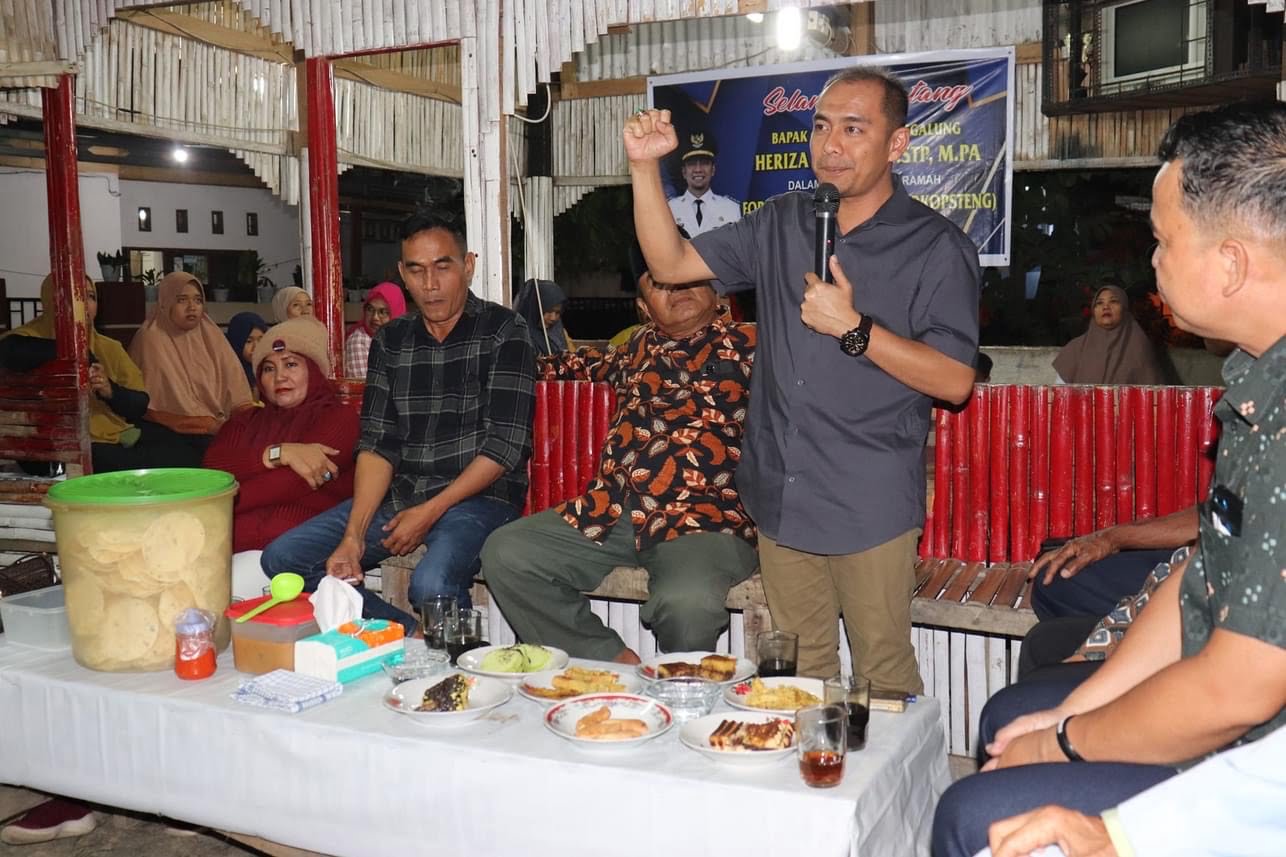 Kecamatan Lubeg, Lurah Kampung Jua Nan XX beserta perangkat kelurahan, LPM, ketua RW RT se Kelurahan Kampung Jua Nan XX, pengurus karang taruna, kader posyandu serta tokoh masyarakat saat melaksanakan Forkopsteng. PUTRI WULANDARI