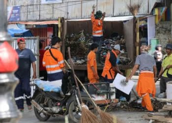 Lapangan Cindua Mato Dipercantik, Pemkab Tanah Datar Kerahkan 100 Petugas Kebersihan