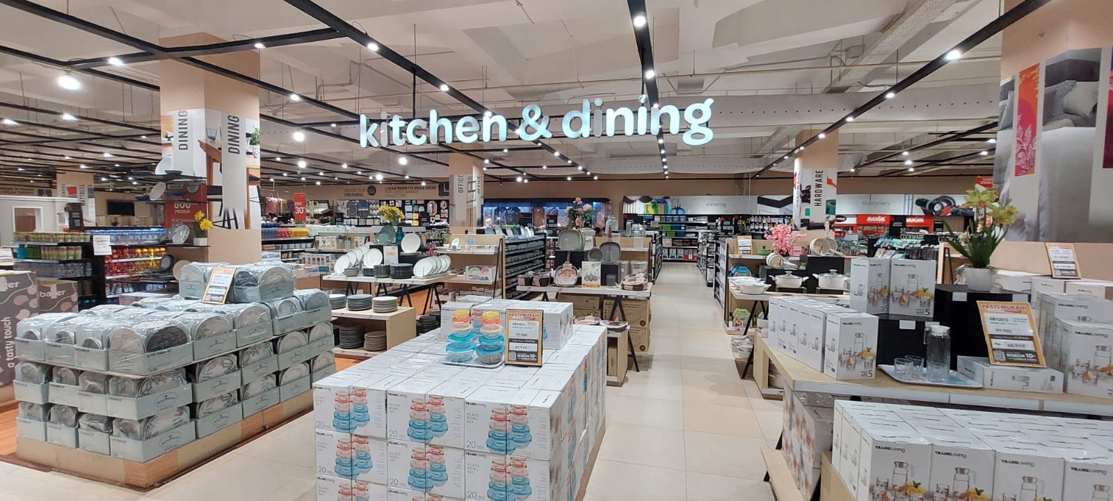 Kitchen Dan Dining promo yang berlangsung di Transmart Padang, Transmart berada di jalan Khatib Sulaiman Padang. Jumat (3/2). PUTRI MERI YANTI PERTIWI