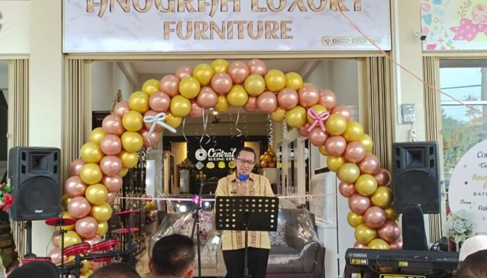 Bupati Tanah Datar Resmikan Anugrah Luxury Furniture