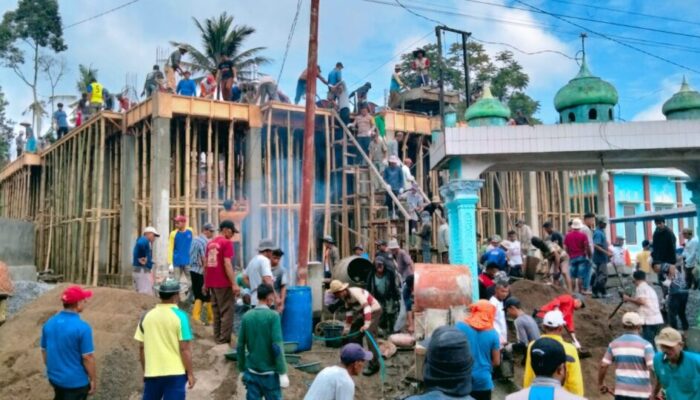 Ratusan Masyarakat Antusias Goro Pembagunan Masjid Muslimin Nagari Labuah Gunuang