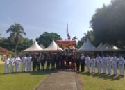 Peringatan HJK Sijunjung Ke-74, Bupati Sematkan Pin dan Serahkan Sertifikat Desa Mandiri Kepada 12 Wali Nagari dan 1 Kepala Desa