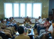 Pertemuan Lanjutan, Bupati Epiyardi Asda: Terima Kembali Karyawan Aqua yang Diberhentikan