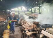 Curah Hujan Tinggi, Produksi Niro Aren di Jorong Pato Menurun