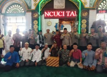 Jumat Curhat di Masjid Raya Ganting, Kabid Humas Polda Sumbar Ajak Masyarakat Tertib Berlalulintas