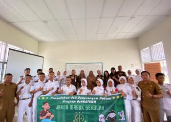 Kejari Pasbar Sosialisasikan Hukum ke Sekolah